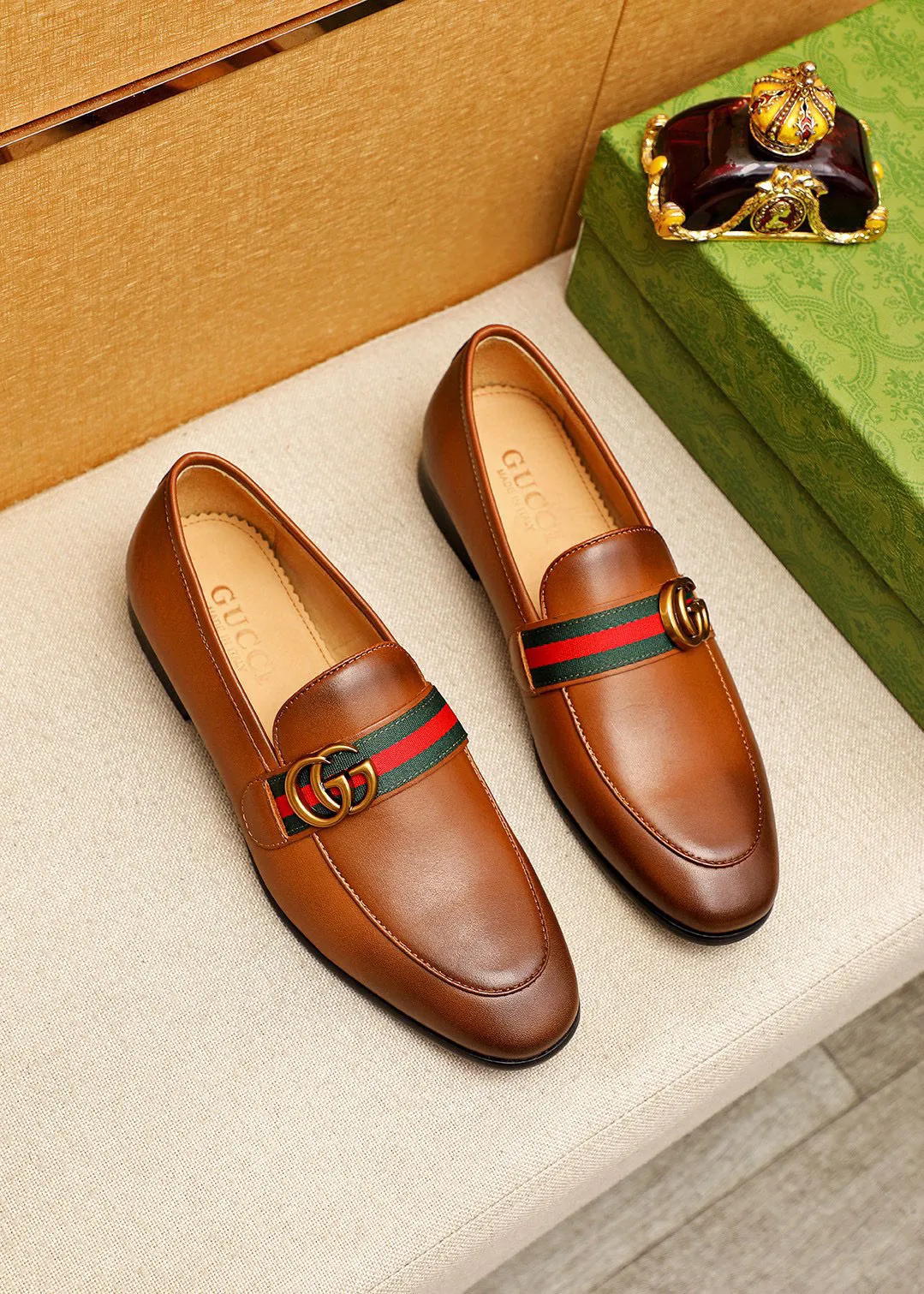 Men's shoes 💰400 💐 Product trademark: GUCCI "Gucci" casual leather shoes Regular size: 38-44 (45🉑️customized) Product materials: Selected imported first-layer calfskin upper + luxury hardware buckle, imported cowhide leather lining. Strong three-dimensional visual effect, rubber outsole Color: 2⃣️colors available